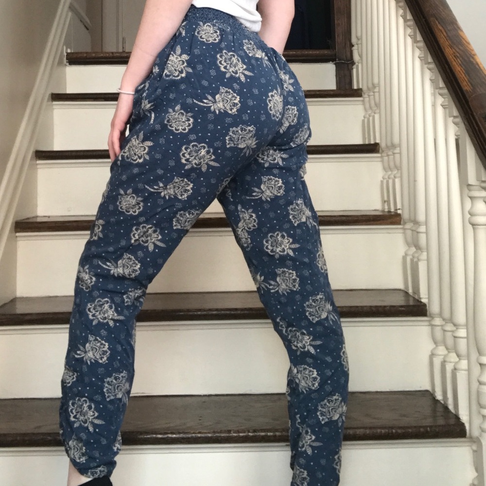 Size M Bongo flowy floral joggers